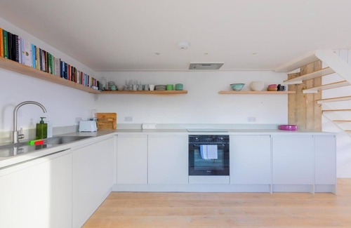 Victoria Apartment | Chic 1BD Warehouse Conversion, Hackney