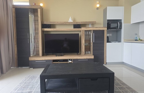 Uswetakeiyawa Apartment | Chic 2-bedroom apartment with AC, fitness room in fabulous Uswetakeiyawa