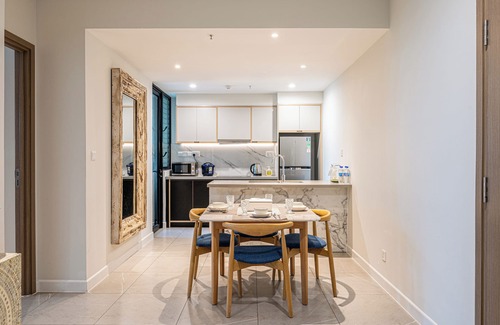 District 4 Apartment | Chic 2-bedroom apartment with Pool & Gym in enchanting Saigon