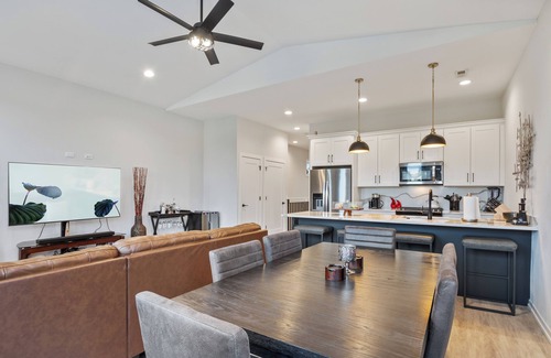 Grand Boulevard Condo | Chic 2-bedroom condo in amazing Chicago minutes from Lake Michigan