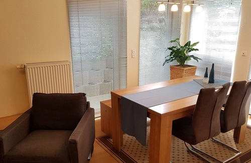 Saulheim Apartment | Chic 2-room basement apartment with a separate entrance in the family home