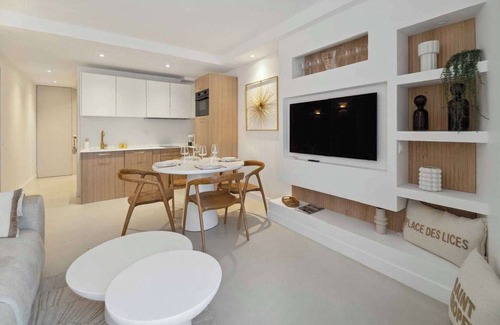 Saint-Tropez City Centre Apartment | Chic 2BR/4P Apartment – Saint-Tropez Lices