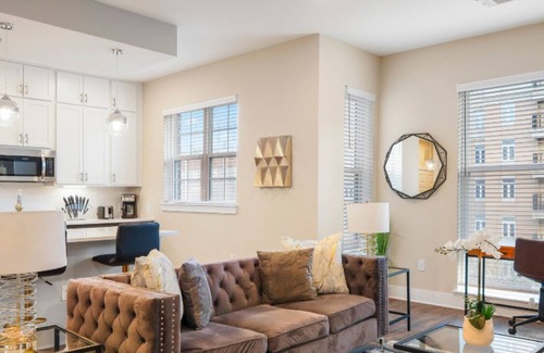 Charlotte Center City Apartment | Chic 2BR High-Rise Hot Tub, Gym, & Rooftop Views