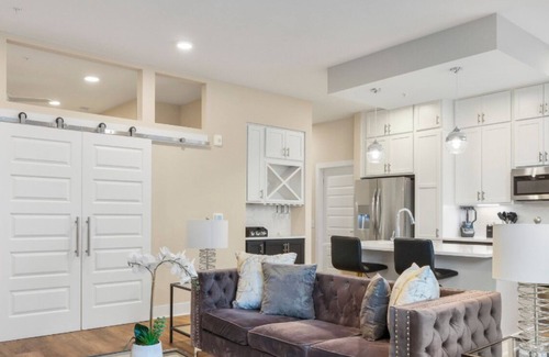 Charlotte Center City Apartment | Chic 2BR High-Rise Hot Tub, Gym, & Rooftop Views