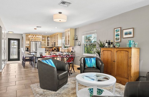 Holmes Beach Condo | Chic 2BR Waterfront Condo | Pool & Views