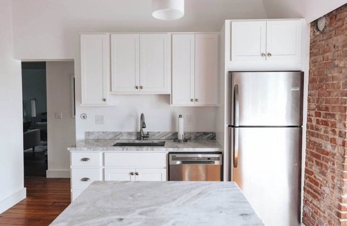Yachting Village Apartment | CHIC 3BR Ap. on Thames St deck free parking
