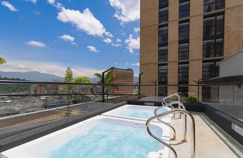 San Diego Apartment | Chic 3BR Design Flat - Jacuzzi + Cowork El Poblado