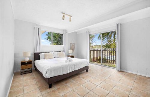 Rochedale South House | Chic 3BR Home with Pool in Rochedale South