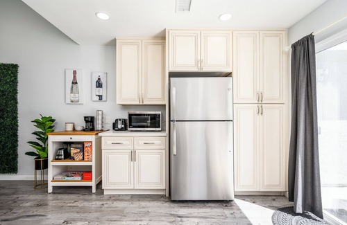 Santa Ana House | Chic 3BR w/Insta Wall & Arcade & Mins to Disney!