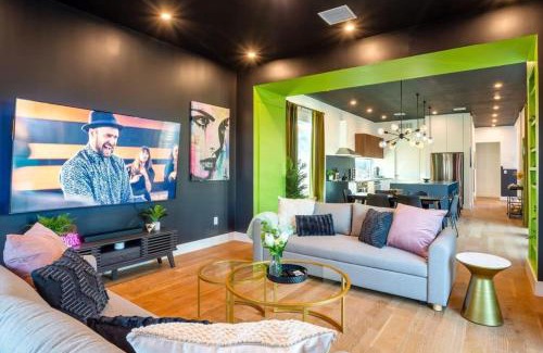 Galindo House | Chic 4BR Pool House - Steps to South 1st Street