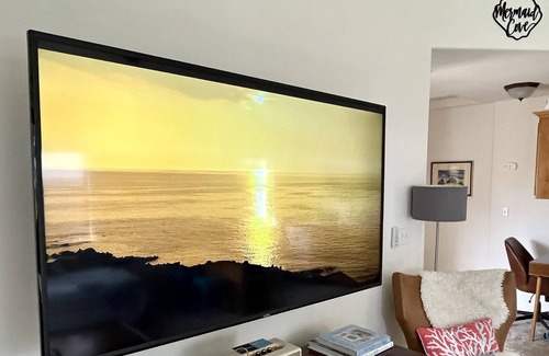 Park Hill Cottage | Chic and modern within steps of trails & beaches