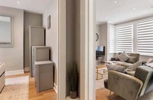 Harringay Apartment | Chic and Radiant Retreat in Harringay Ladder
