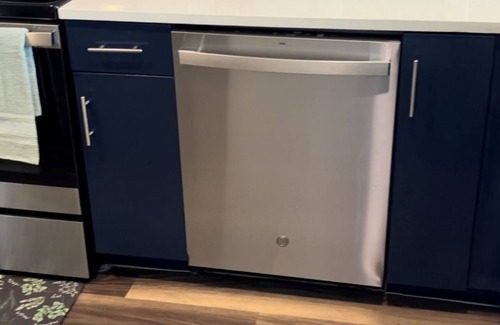 Addison Apartment | Chic apartment in awesome Addison with WiFi, fitness room, AC