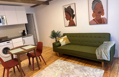 Santos Apartment | Chic Apartment-Rua Verde, Lisbon