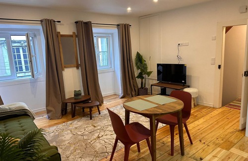 Santos Apartment | Chic Apartment-Rua Verde, Lisbon