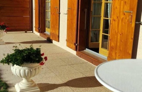 Chateau-d'Oex Apartment | Chic Apartment with Access to Shared Pool and Spa