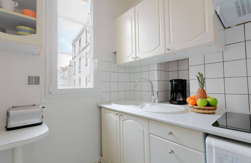 Quartier Sainte-Marguerite Apartment | Chic Bastille 1BR Flat - Paris Republique Area