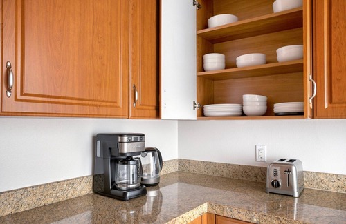 Beverly Grove Apartment | Chic Beverly Hills 1BR w/Gym, nr Groceries & Shopping, by Blueground