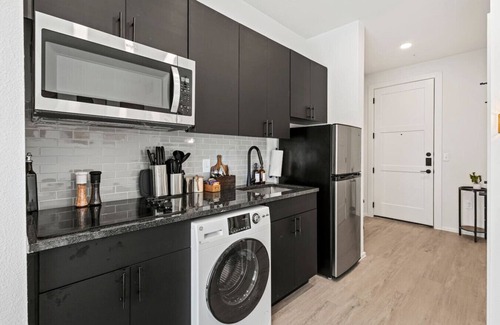 Oak Cliff Apartment | Chic Bishop Arts Suite | Fitness + Yoga + Games