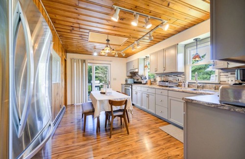 Kerhonkson Cabin | Chic Catskills Retreat, Pool & Bar Hall Included!