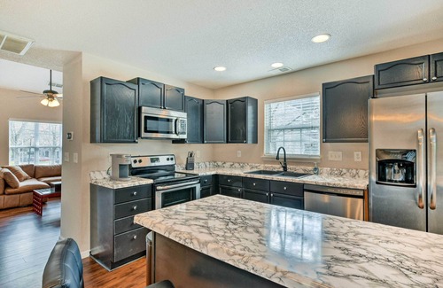 Charlotte House | Chic Charlotte Townhome w/Community Pool