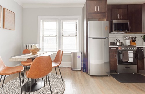 Chicago Apartment | Chic|Comfy|Renovated1Bd1Ba Perfect for Couples