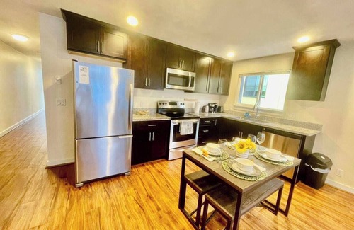 West Queen Anne House | Chic & Cozy 2BR/2BA in Queen Anne Comfortabl Stay