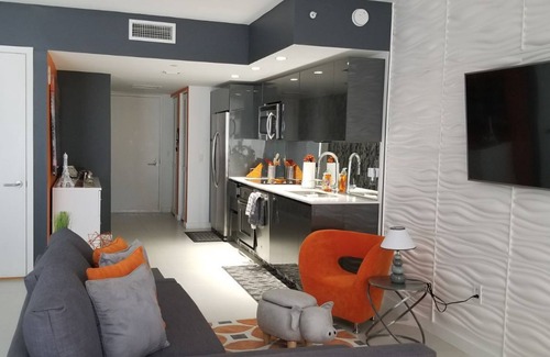 Downtown Miami Condo | CHIC & COZY CONDO HEART OF BRICKELL/MIAMI NEXT TO B.CITY CENTRE,PARKING AVAILAB