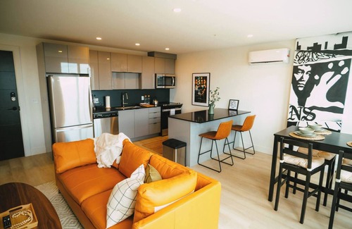 North End Bed & Breakfast | Chic Cozy Retreat - 2BR - Stunning North End Views