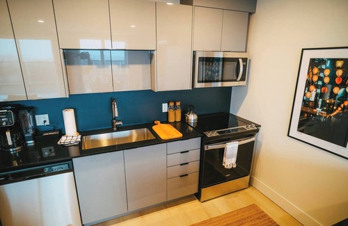 North End Bed & Breakfast | Chic Cozy Retreat - 2BR - Stunning North End Views