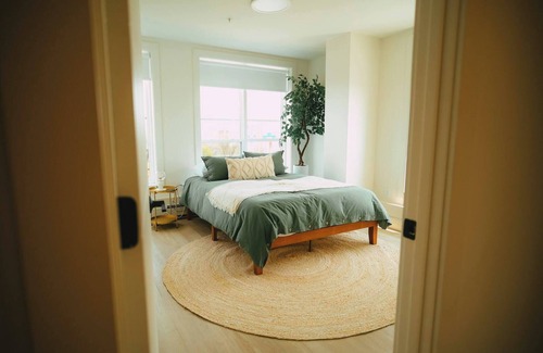 North End Bed & Breakfast | Chic Cozy Retreat - 2BR - Stunning North End Views