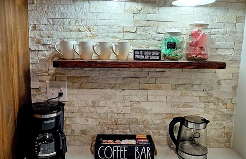 Gracewood House | Chic Designer Getaway; Private Cul-de-Sac; Veteran-Owned