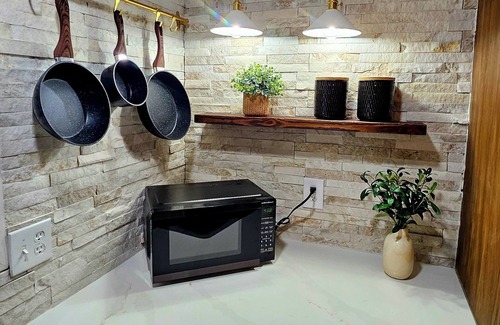 Gracewood House | Chic Designer Getaway; Private Cul-de-Sac; Veteran-Owned