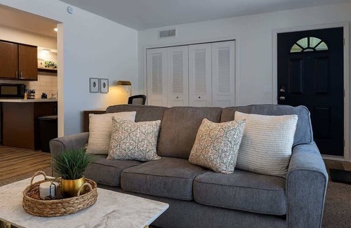 Royal Oak Apartment | Chic Downtown 1BR Stay in Downtown Royal Oak