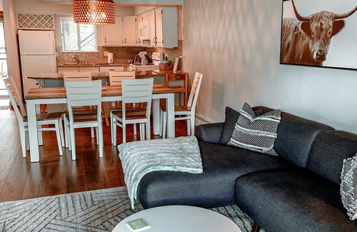 Winter Park Condo | Chic downtown WP condo; 5 mins to slopes 🎿; walk to drinks🍹& dining, hot tub