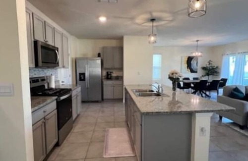 Wesley Chapel House | Chic Family Retreat Near Tampa, Orlando & Sarasota