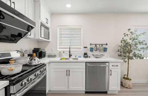 Bonita House | Chic & Fresh 2BSuite in Glendora