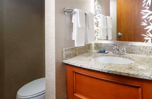 St. Petersburg - Clearwater Hotel | Chic Getaway near Beach & Downtown | Infinity Pool, Spa Services
