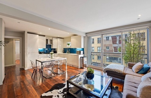 Elephant and Castle Apartment | Chic High-End 1BD Flat - Near Borough Market!