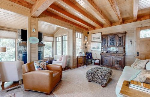 Highlands House | Chic Highlands Cabin