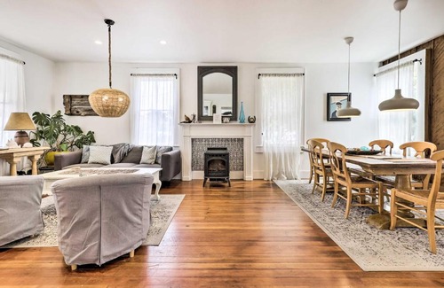 Tomales House | Chic Historic Retreat about 5 Mi to Tomales Bay!