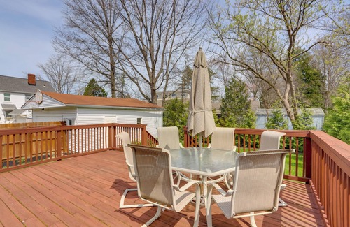 Avon Lake Cottage | Chic Home w/Deck, Walk to Lake Erie!