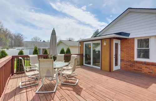 Avon Lake Cottage | Chic Home w/Deck, Walk to Lake Erie!