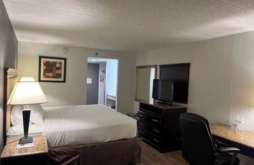 Schaumburg Hotel | Chic hotel with WiFi, fitness room, AC in lovely Schaumburg