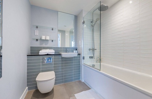 Luton Apartment | Chic interiors with a rooftop terrace