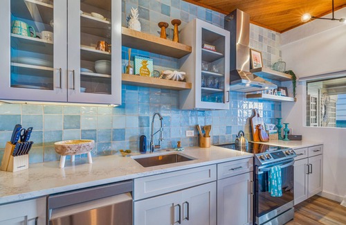 Kahana Condo | Chic Island Living overlooking ocean-Pohailani 210-Comfy Lanai daybed-Cold AC