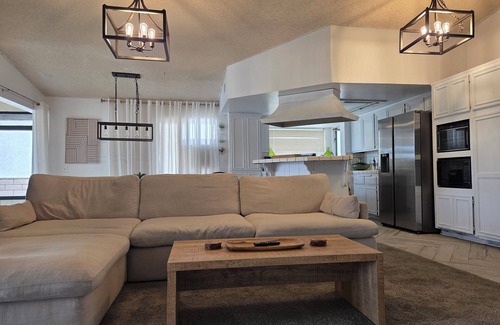 Apple Valley House | Chic Lake House
