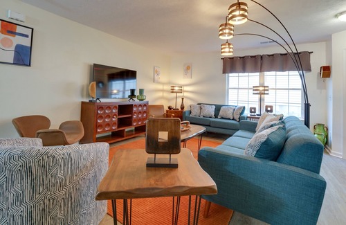 Lexington House | Chic Lexington Home w/ Deck ~ 5 Mi to Downtown!