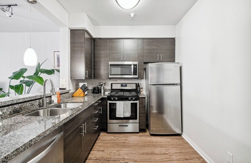 Marina del Rey Apartment | Chic Marina Del Rey 1BDR Oasis – Pool, Gym & Free Parking
