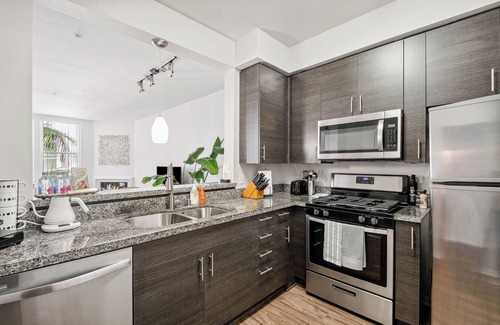 Marina del Rey Apartment | Chic Marina Del Rey 1BDR Oasis – Pool, Gym & Free Parking